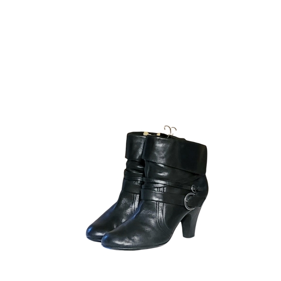 Women Vintage Leather Black Buckle Strap Ankle Boots By Coach and Four Size 10M/ - Picture 2 of 9